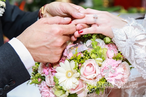 Hoa hậu Thu Vũ đính hôn 8