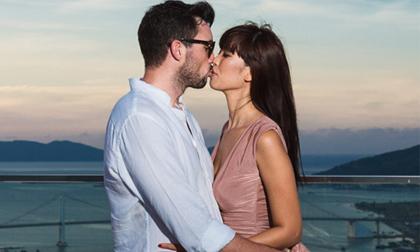  Vợ chồng Hà Anh 'khóa môi' đắm đuối tại bữa tiệc trước hôn lễ