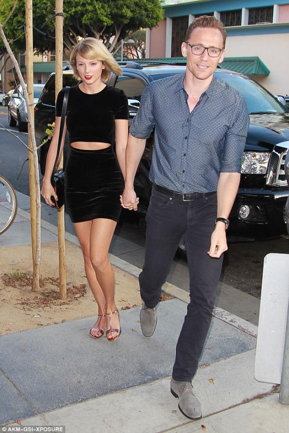 Taylor Swift và bạn trai tay trong tay hẹn hò sau nghi vấn rạn nứt 0