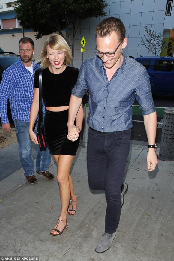 Taylor Swift và bạn trai tay trong tay hẹn hò sau nghi vấn rạn nứt 1