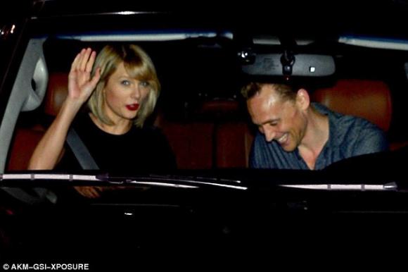 Taylor Swift và bạn trai tay trong tay hẹn hò sau nghi vấn rạn nứt 3