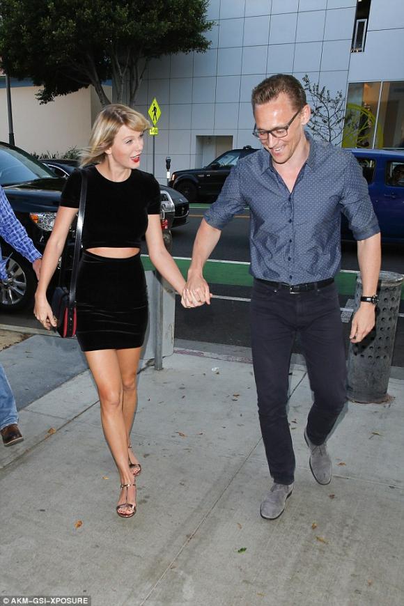 Taylor Swift và bạn trai tay trong tay hẹn hò sau nghi vấn rạn nứt 6