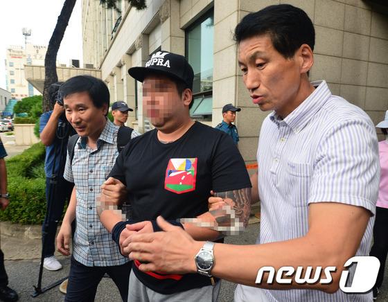 Cô gái buộc tội Park Yoochun cưỡng hiếp lần đầu lộ diện cùng anh họ 2