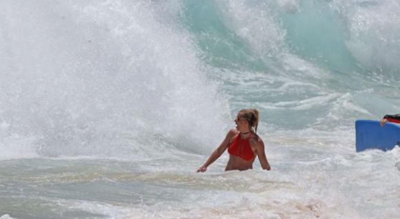 Britney Spears suýt chết đuối ở Hawaii 0