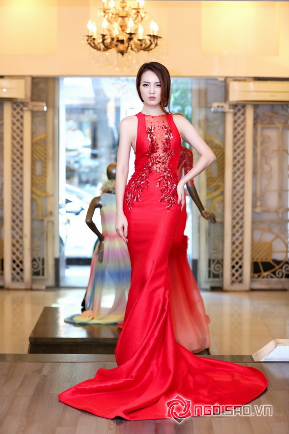 Thụy Vân chọn váy làm MC Hoa hậu 5