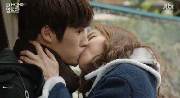 Những màn 'cưỡng hôn' trên phim Hàn khiến người xem 'nóng mắt' 0