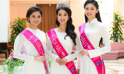 Hoa hậu Mỹ Linh cùng 2 Á hậu đẹp ngẩn ngơ trong tà áo dài trắng