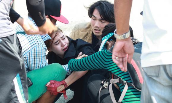 Ninh Dương Lan Ngọc suýt chết vì cú ngã xe mạo hiểm trong Găng tay đỏ