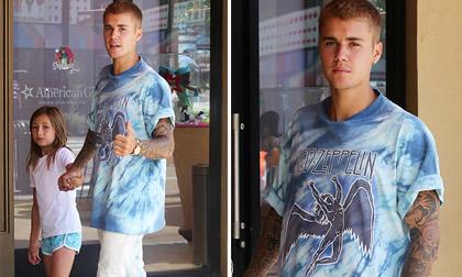 Justin Bieber dắt em gái đi chơi và mua sắm
