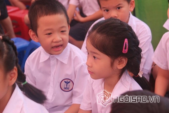 Sao Việt đưa con đi khai giảng năm học mới 2016 0