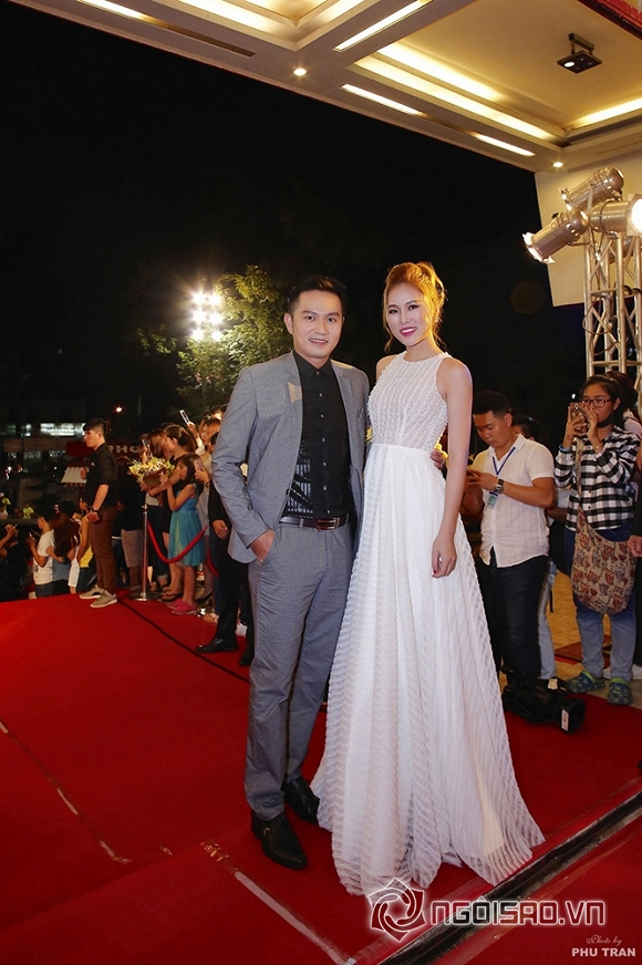 Kim Yến rạng rỡ bên chồng sắp cưới Thiên Bảo tại đêm VTV Awards 0
