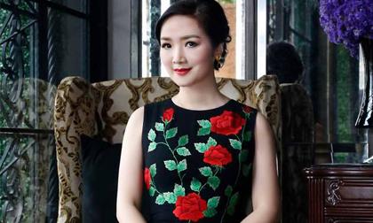 Hoa hậu Giáng My đẹp thanh thoát khi diện váy họa tiết hoa hồng leo