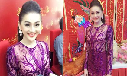 Lâm Chi Khanh  bị chỉ trích khi mặc váy xuyên thấu cúng tổ nghề 