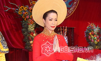 Trịnh Kim Chi khoe sắc đẹp 'vạn người mê' trong ngày giỗ Tổ ngành sân khấu