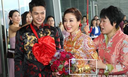 'Ảnh hậu TVB' Dương Di đeo trĩu vàng trong đám cưới với tình trẻ tai tiếng