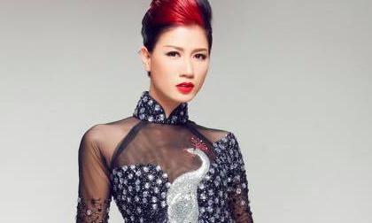 Trang Trần bất ngờ nữ tính với áo dài họa tiết chim công