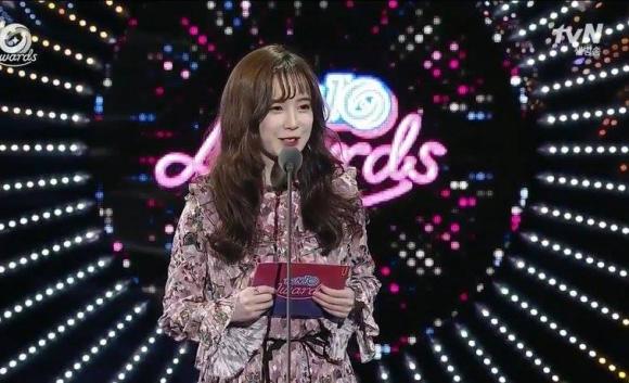 Ahn Jae Hyun công khai tỏ tình 'Nàng Cỏ' Goo Hye Sun ngay tại lễ trao giải 1