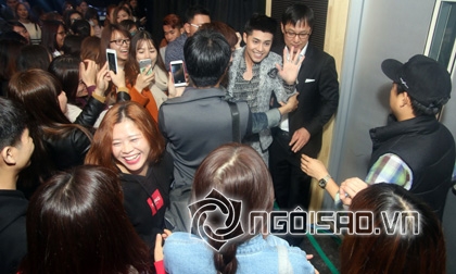Noo Phước Thịnh bị hàng trăm fan vây quanh trong buổi fan-meeting ở Hàn Quốc