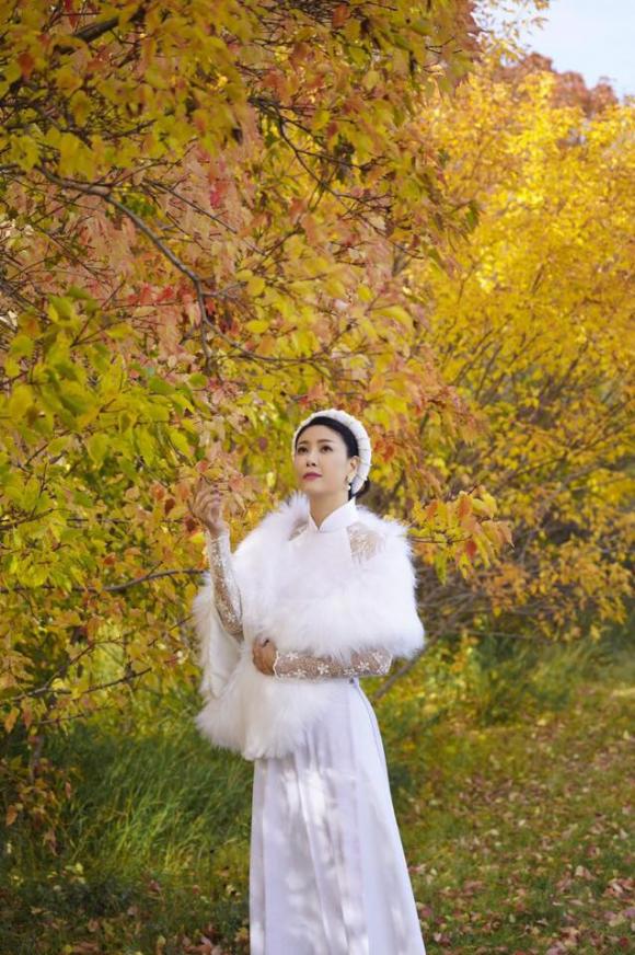 Ngắm Hoa hậu Hà Kiều Anh đẹp kiêu sa trong tà áo dài truyền thống dù dưới nhiệt độ 5 độ C ở Canada 9