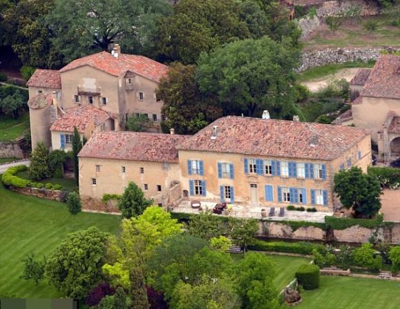 Vợ chồng Brad Pitt rao bán khu biệt thự Chateau Miraval và nguy cơ tuyệt chủng sản phẩm rượu vang hồng huyền thoại 1