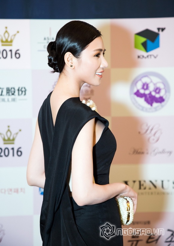 Ngọc Trinh lấn át Hoa hậu Hàn Quốc 5