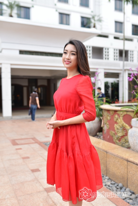 Hoa hậu Mỹ Linh váy đỏ nổi bật 1