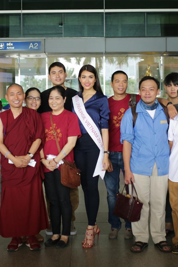 Lệ Hằng được Đức Phakchok Rinpoche chúc phúc tại Miss Universe