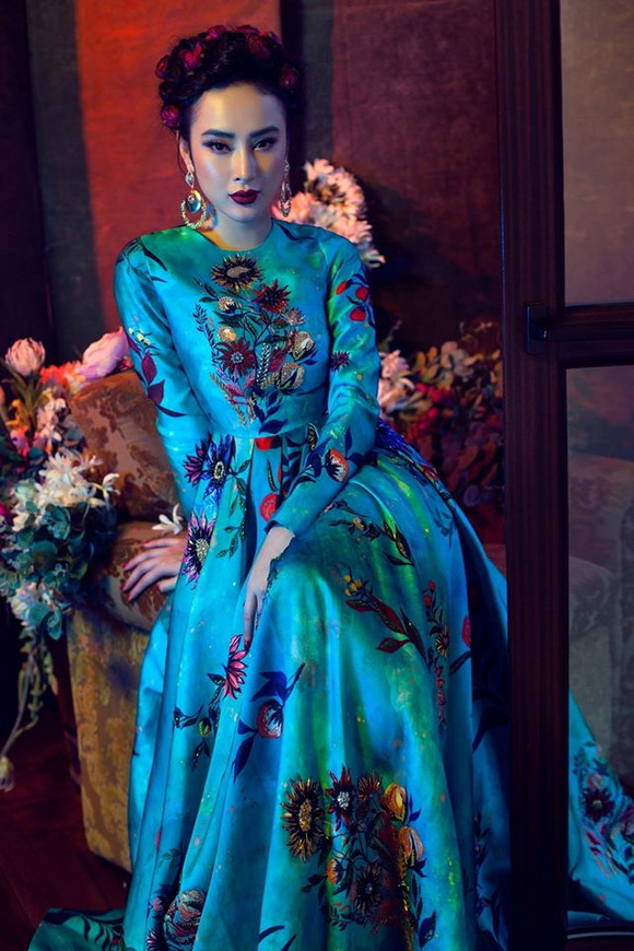 Angela Phương Trinh diện đầm dạ hội làm nữ hoàng kiêu sa