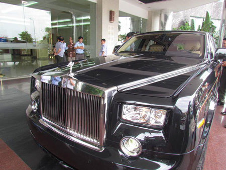 Rolls-Royce Phantom rồng của đại gia phố núi đâm chết 2 người