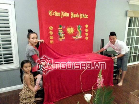 Đám cưới Kim Hiền: Vợ chồng Việt Hương trang trí cho đám cưới Kim Hiền