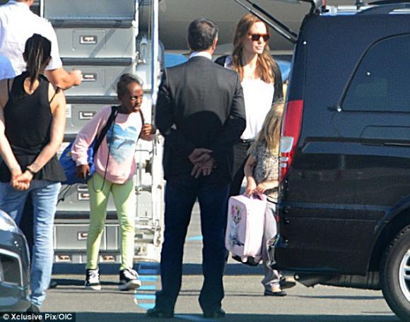 Angelina Jolie và Brad Pitt đi nghỉ cùng các con bác bỏ tin đồn rạn nứt