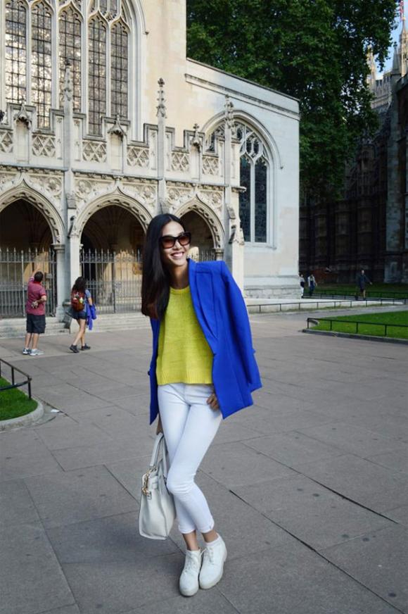 Hoàng Thùy nổi bật với street style sành điệu ở London Hoàng Thùy nổi bật với street style sành điệu ở London