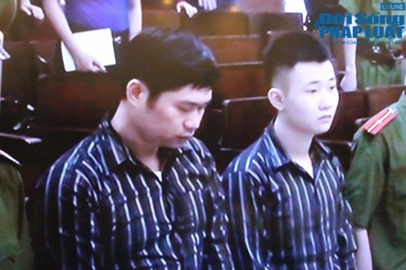 Nguyễn Mạnh Tường (trái) và Đào Quang Khánh (phải) trong phiên xét xử vụ án thẩm mỹ viện Cát Tường hôm 14/4 vừa qua.