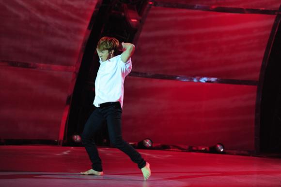 Đoan Trang nhảy múa