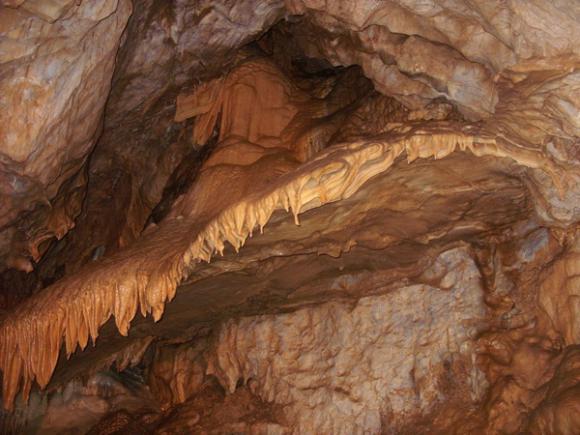 Chiêm ngưỡng vẻ đẹp 10 hang động lạ thường nhất thế giới