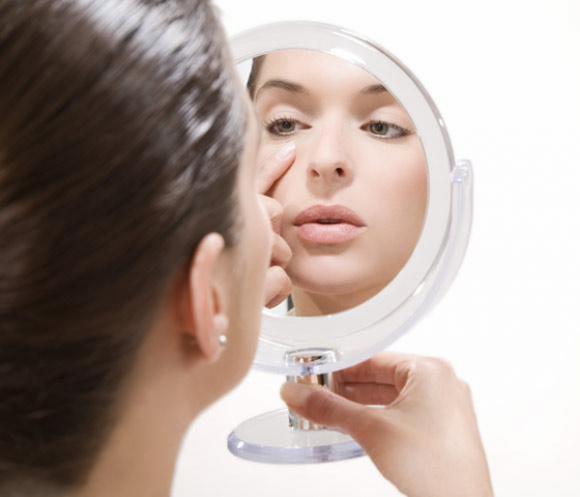 Giúp bạn trang điểm đôi mắt mệt mỏi