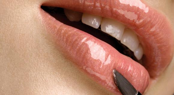 7 tips giữ cho lớp son môi luôn bền màu