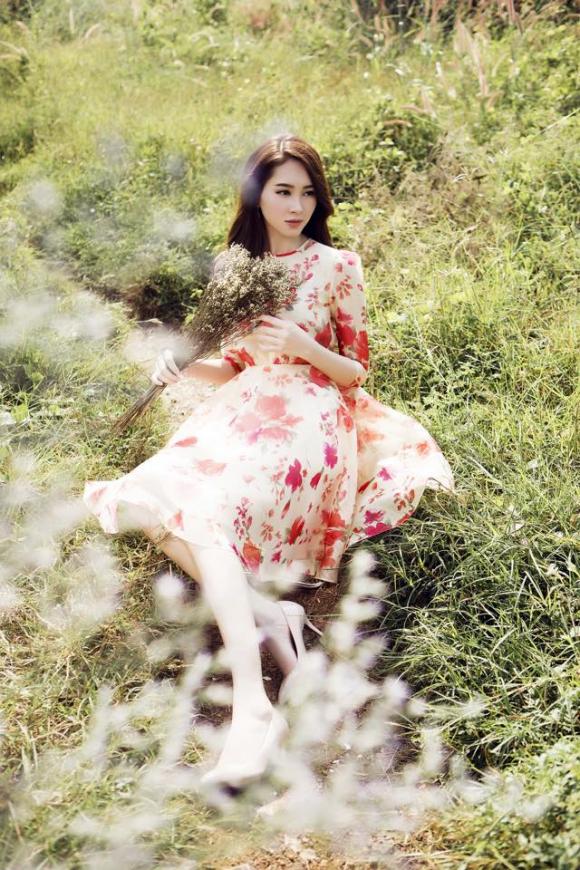HH Thu Thảo đẹp mong manh giữa tiết trời cuối thu