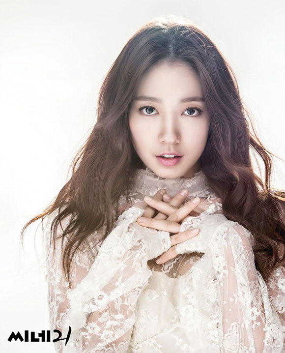 Park Shin Hye xinh đẹp và trẻ trung trên tạp chí Cine21