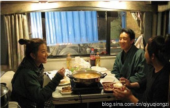 Cười đã đời với ảnh hậu trường 'khó đỡ' trong phim cổ trang Hoa ngữ