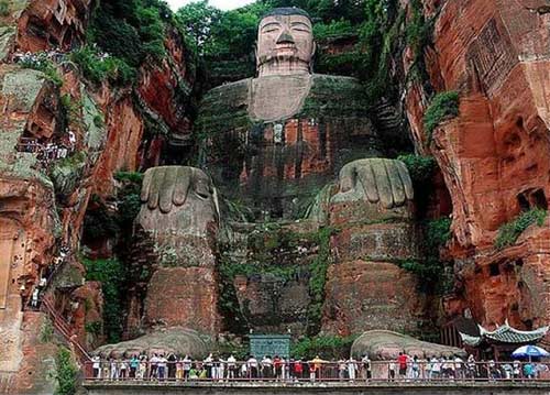 Tượng Phật đá cao nhất thế giới trên vách núi - 4