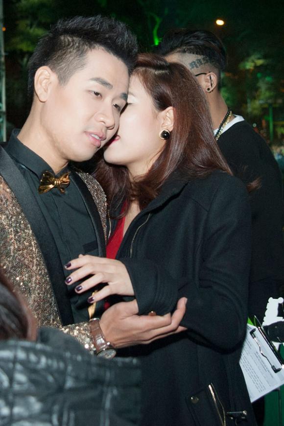Hoàng Thùy Linh thân thiết với Nguyên Khang
