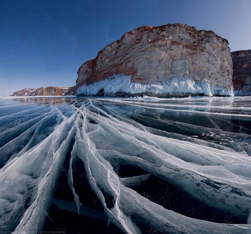 Kỳ vĩ của những hồ nước đóng băng trên thế giới