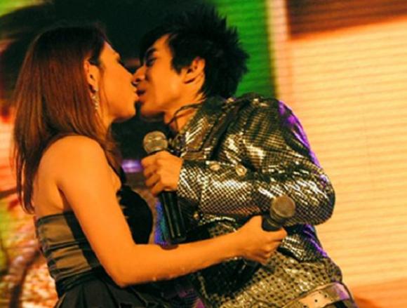Những nụ hôn gây choáng nhất trên sân khấu Việt