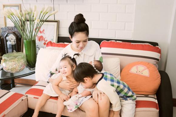 Lý Hải vắng mặt trong ngày đầy tháng con gái