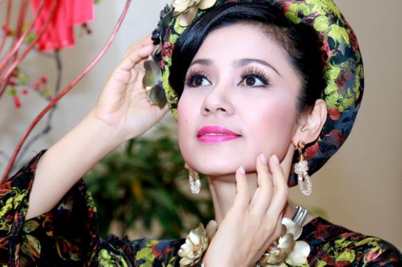 Cận cảnh vẻ đẹp không dao kéo của Việt Trinh