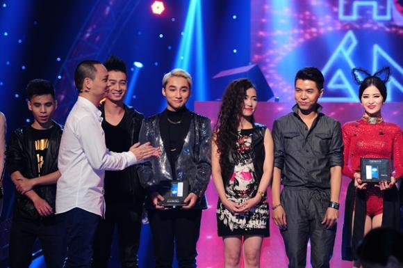 Kết quả trong đêm The Remix liveshow 3, Đông Nhi vươn lên dẫn đầu cùng Sơn Tùng