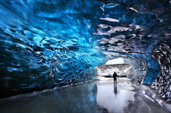 surreal-places-skaftafeli-cave-iceland.jpg 0