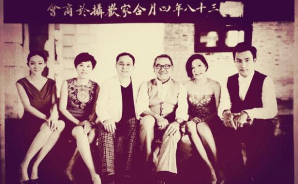 Những bức ảnh gia đình 'đắt giá' của sao Hoa ngữ