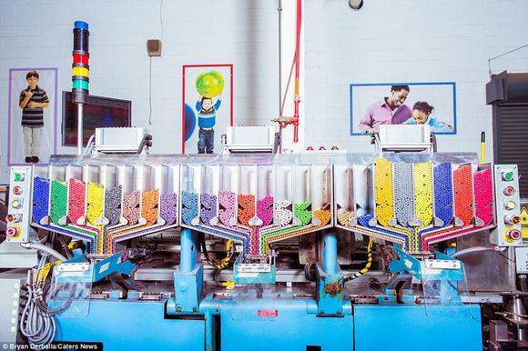 Nhà máy sản xuất bút chì đầy màu sắc ở Pennsylvania 0